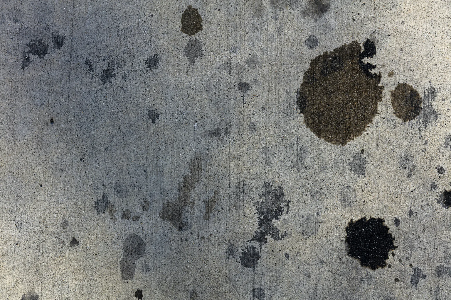 A DIY garage floor coating, year 3 (stock photograph)